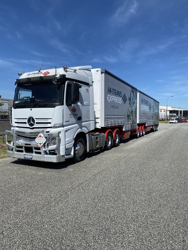 Hi-Trans Green Trailer Set.jpg