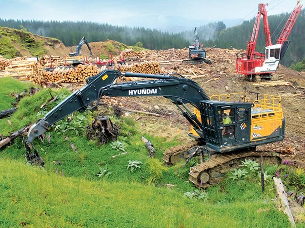 hyundai-forestry-excavator-porter-press-3.jpg