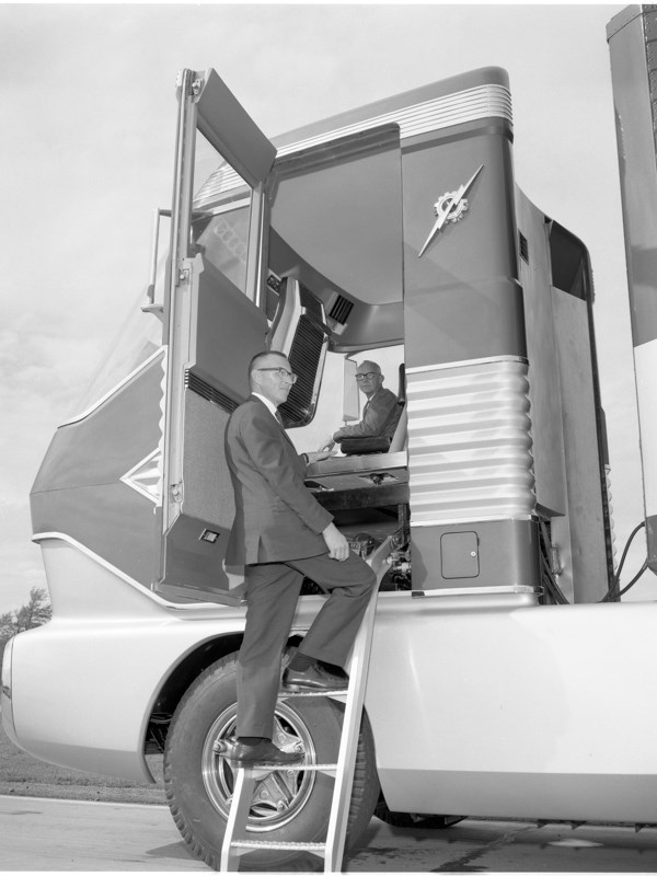 1964-Ford-Big-Red-gas-turbine-truck-neg-140506-15.jpg