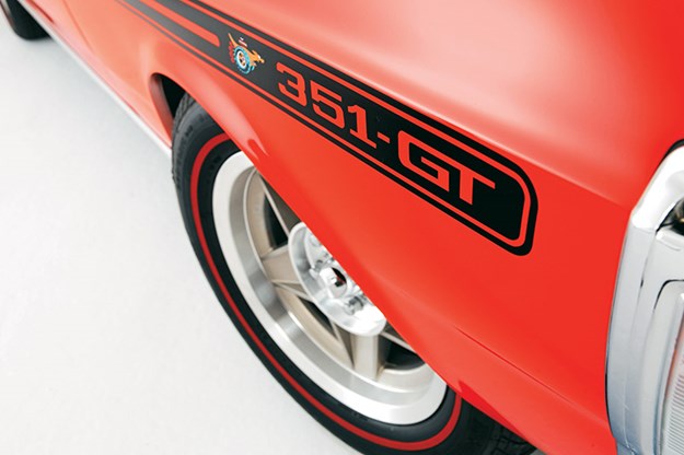 ford-falcon-351-gt-stripes.jpg