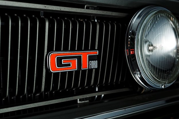 ford-falcon-xy-gtho-phase-iii-grille-badge.jpg