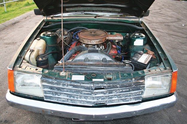 holden-vb-commodore-engine-bay.jpg