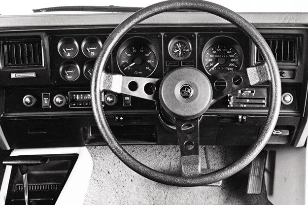 holden-one-tonner-dash.jpg