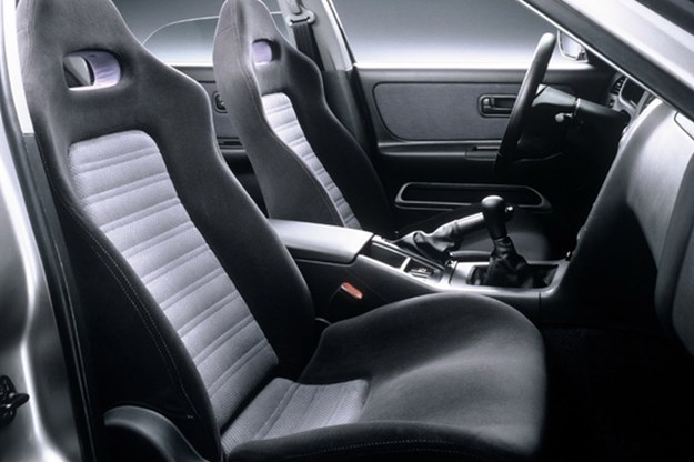 nissan-skyline-r33-interior.jpg