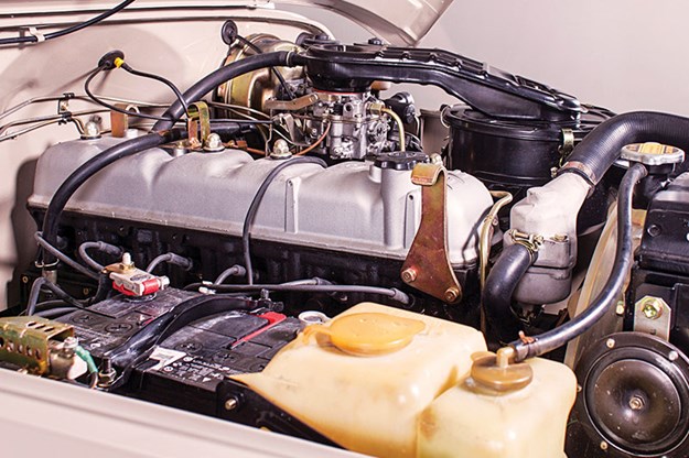 toyota-landcruiser-engine.jpg