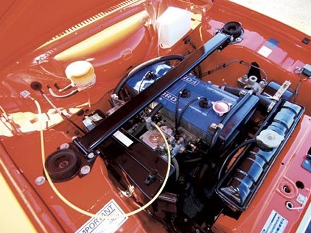 FORD-ESCORT-engine-bay-2.jpg