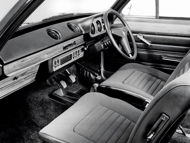 ford-escort-interior.jpg
