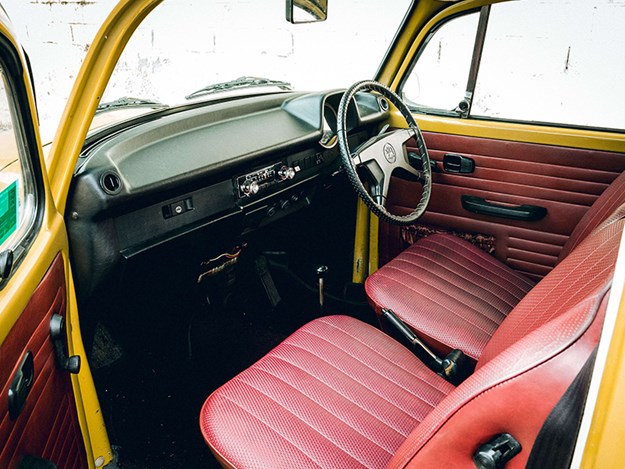 1973-volkswagen-superbug-interior.jpg