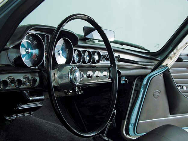 volvo-p1800-interior.jpg