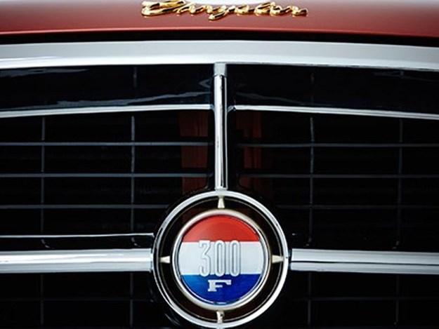 chrysler-300-badge.jpg