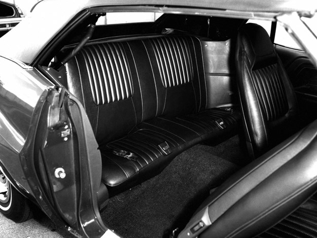 dodge-challenger-rear-seats.jpg