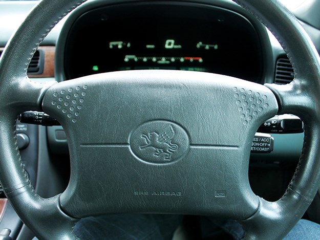 toyota-soarer-steering wheel.jpg