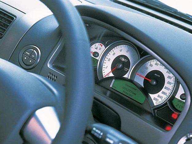 hsv-clubsport-dash.jpg