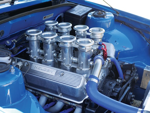 holden-vk-commodore-engine-bay.jpg