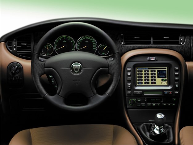 jaguar_x-type_dash.jpg