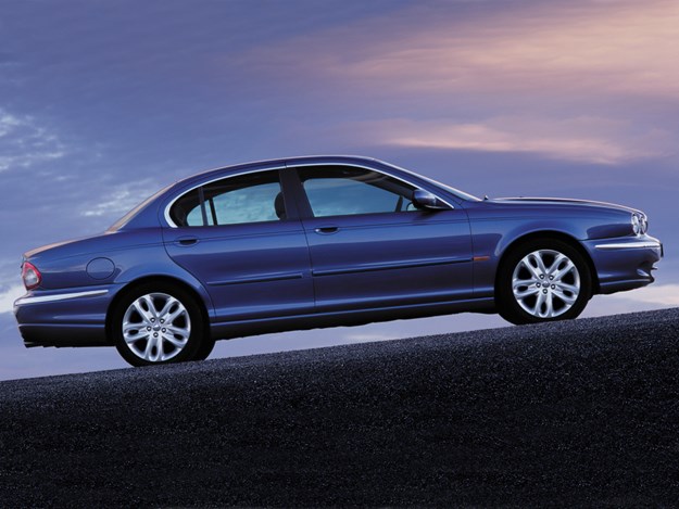 jaguar_x-type_uk-spec_10 side.jpg