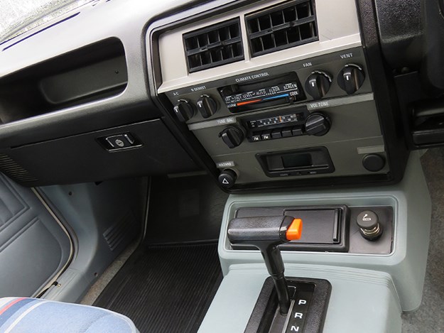 ford-xd-xe-console-crop.jpg