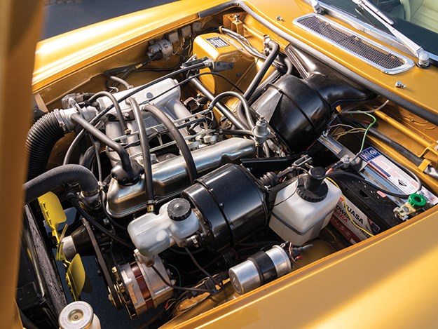 volvo-p1800-engine-bay-3.jpg