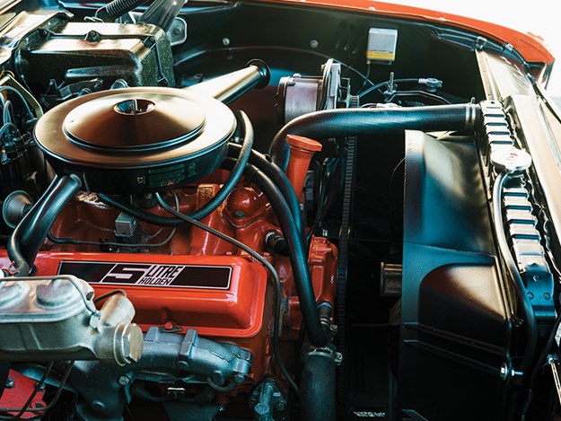 holden-ht-monaro-engine-bay-3.jpg