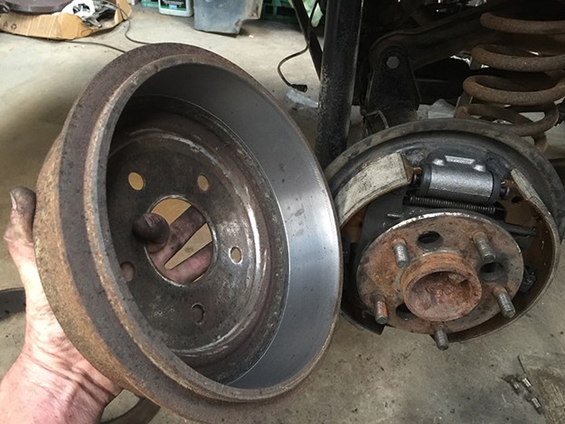 holden-commodore-hubs.jpg