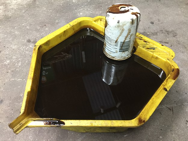 holden-commodore-oil-pan.jpg