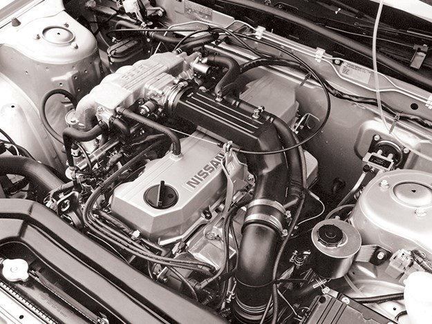 nissan-skyline-engine-bay.jpg