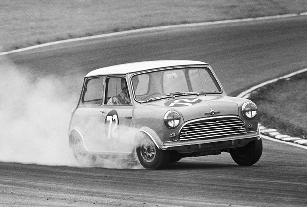 morris_mini_cooper_s_racing_car_2.jpeg