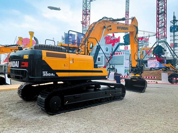 Hyundai_HX300AL_Engcon_Bauma.jpg