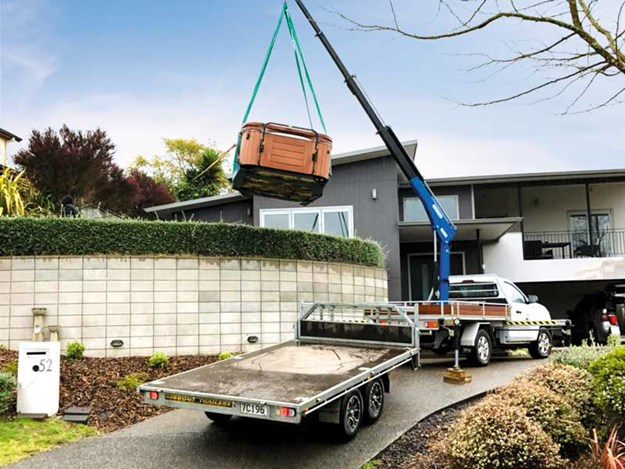 Quicklift-cranes-lifting-spa-pool.jpg