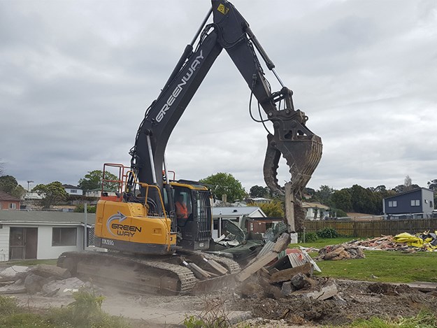 The Robur Clamp Bucket is used for every part of the demolition by the Green Way team
