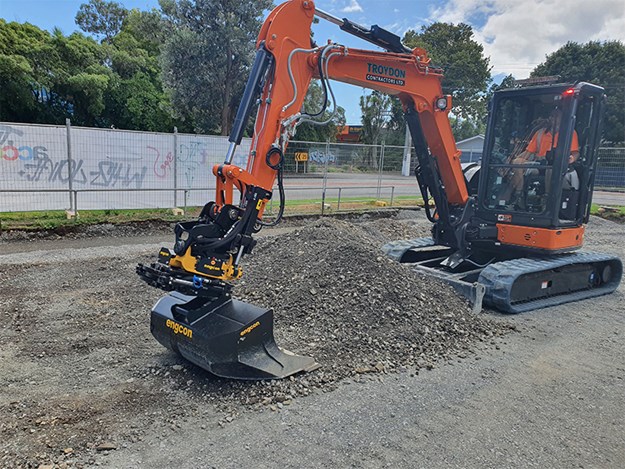 he benefits of using a tiltrotator are numerous, especially when working in tricky and tight situations