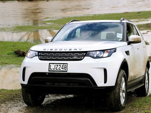 Land-Rover-Discovery-review-2.jpg