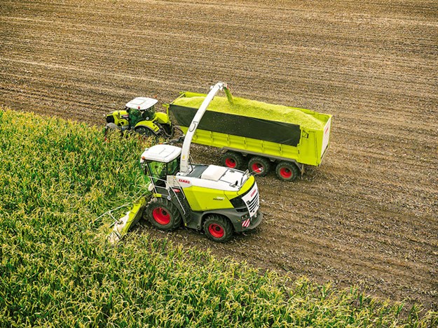 New-CLAAS-JAGUAR-900-working-2.jpg