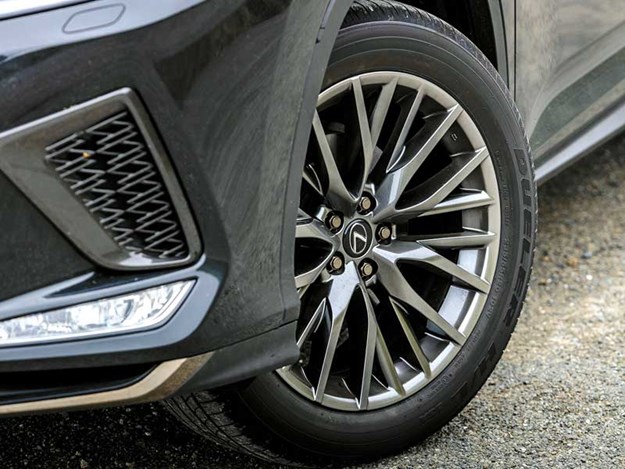 2020-Lexus-RX350,-F-Sport,-wheel-close-up-shot.jpg