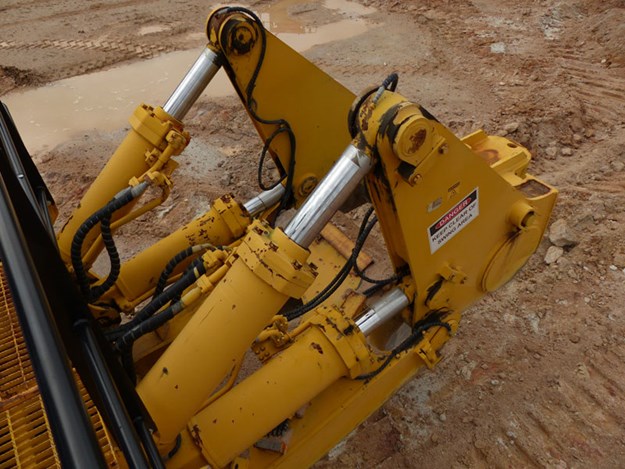 Komatsu-375A-dozer
