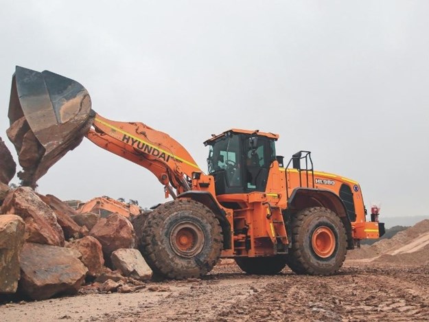 The Hyundai HL975 features a new exterior design for more robustness and safety