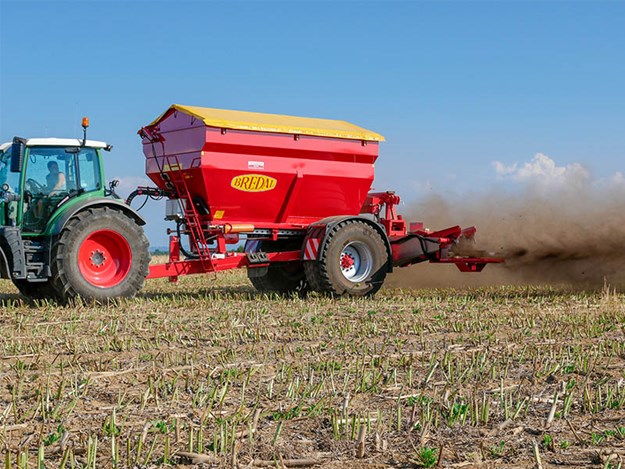 The Bredal spreader in action