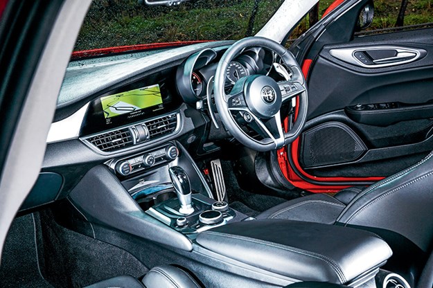 Alfa-Romeo-Giulia-interior.jpg
