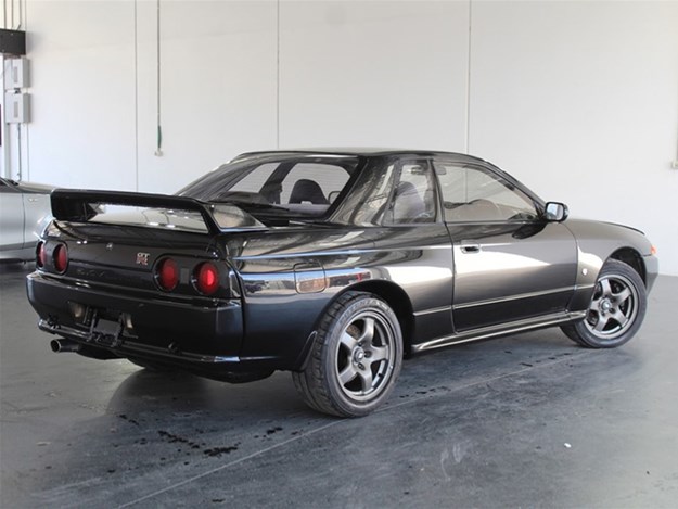 R32-at-Grays-rear.jpg