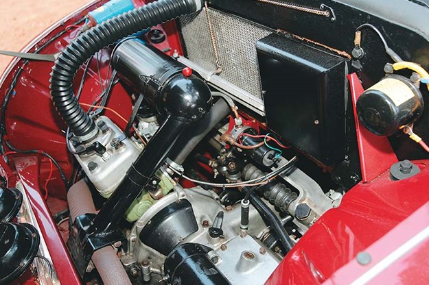 saab-92b-engine-bay.jpg