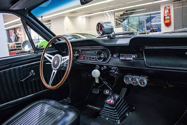 ford-mustang-interior.jpg