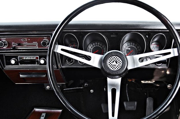 holden-monaro-dash.jpg