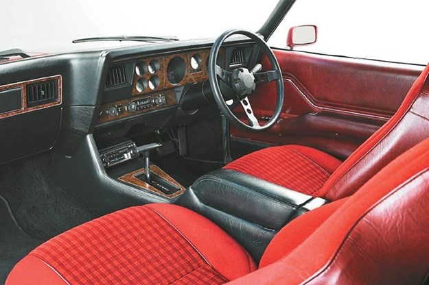 holden-hx-le-interior.jpg