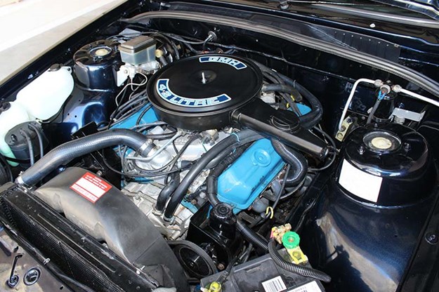 holden-vh-commodore-wagon-engine-bay.jpg