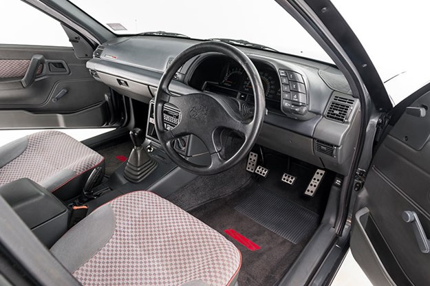 holden-vn-ss-interior.jpg