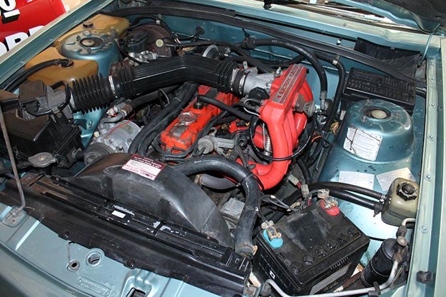 holden-vk-engine-bay.jpg