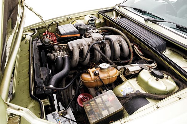 bmw-e24-engine-bay.jpg