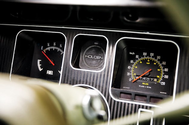 holden-hq-dash.jpg