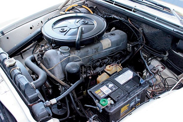 mercedes-benz-280s-engine-bay.jpg