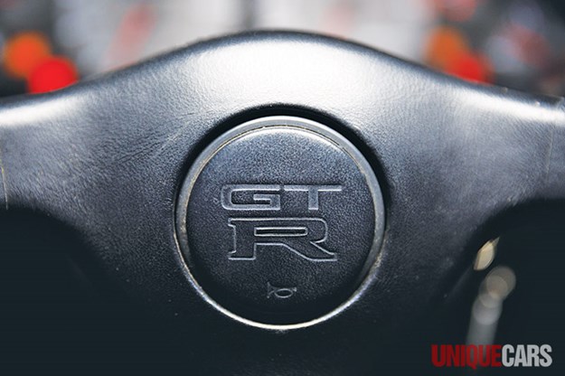 nissan-skyline-r32-gtr-steering-wheel.jpg